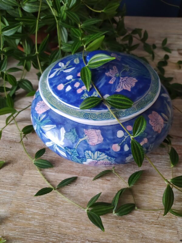 Soupière porcelaine bleue motifs fleurs japonisantes
