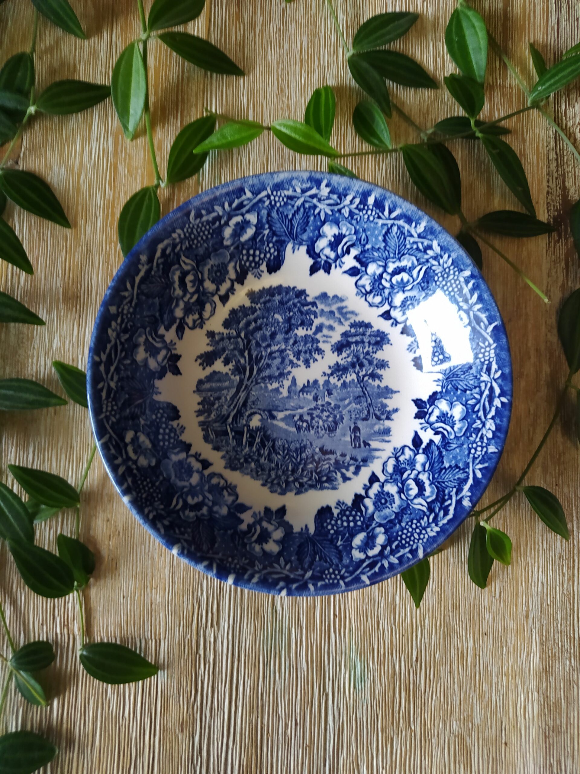 Petite assiette à dessert en porcelaine anglaise paysage bleu vintage brocadabra