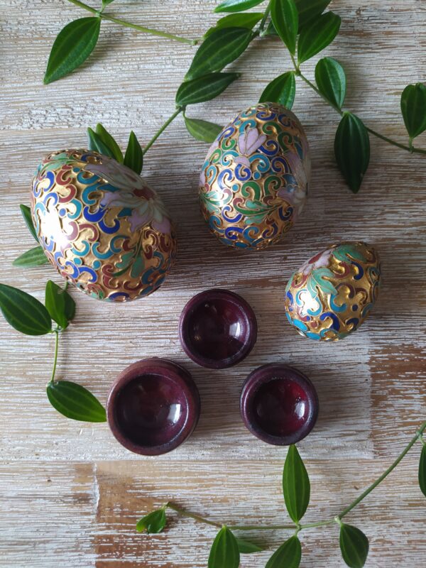 Trio d'œufs en métal cloisonné motifs fleurs vintage brocadabra