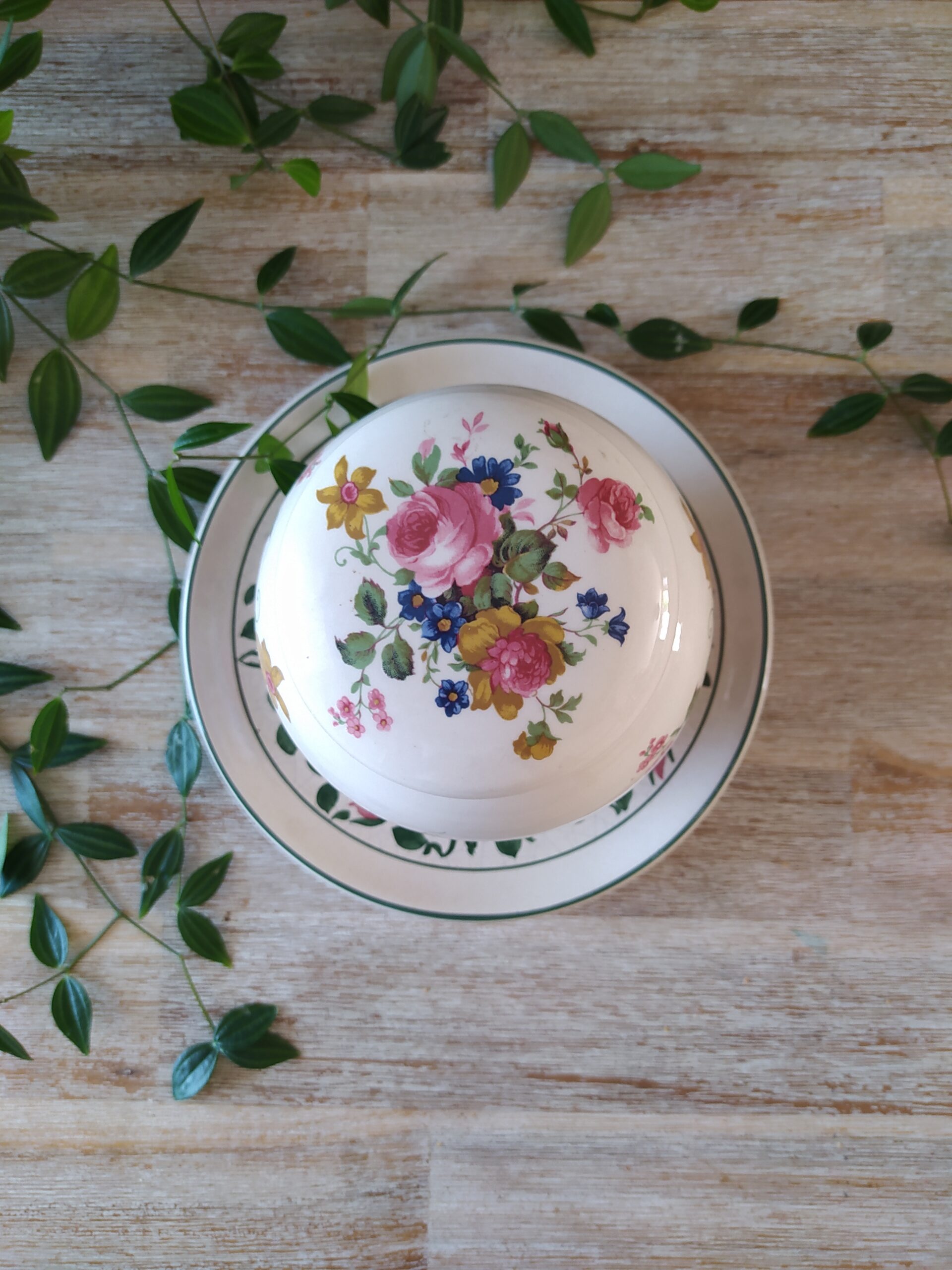 Boite en porcelaine anglaise à motifs fleurs vintage brocadabra