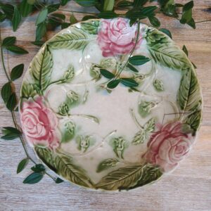 Assiette Vintage en Barbotine Motif Roses