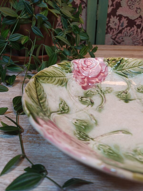Assiette Vintage en Barbotine Motif Roses