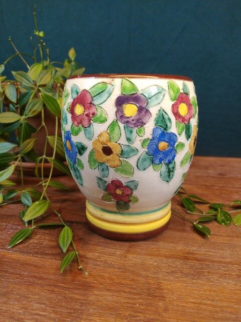 Vase cache pot en céramique motifs fleuris multicolores années 50.