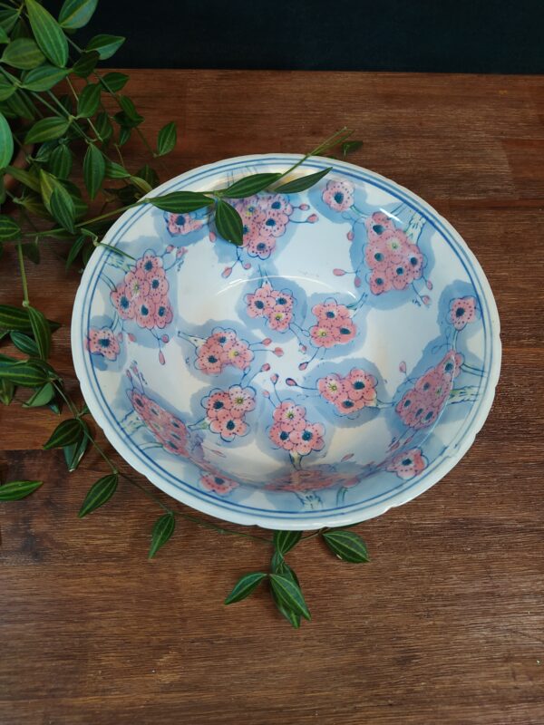 Saladier en céramique vintage motifs fleurs de cerisiers japonisants bleu et rose.
