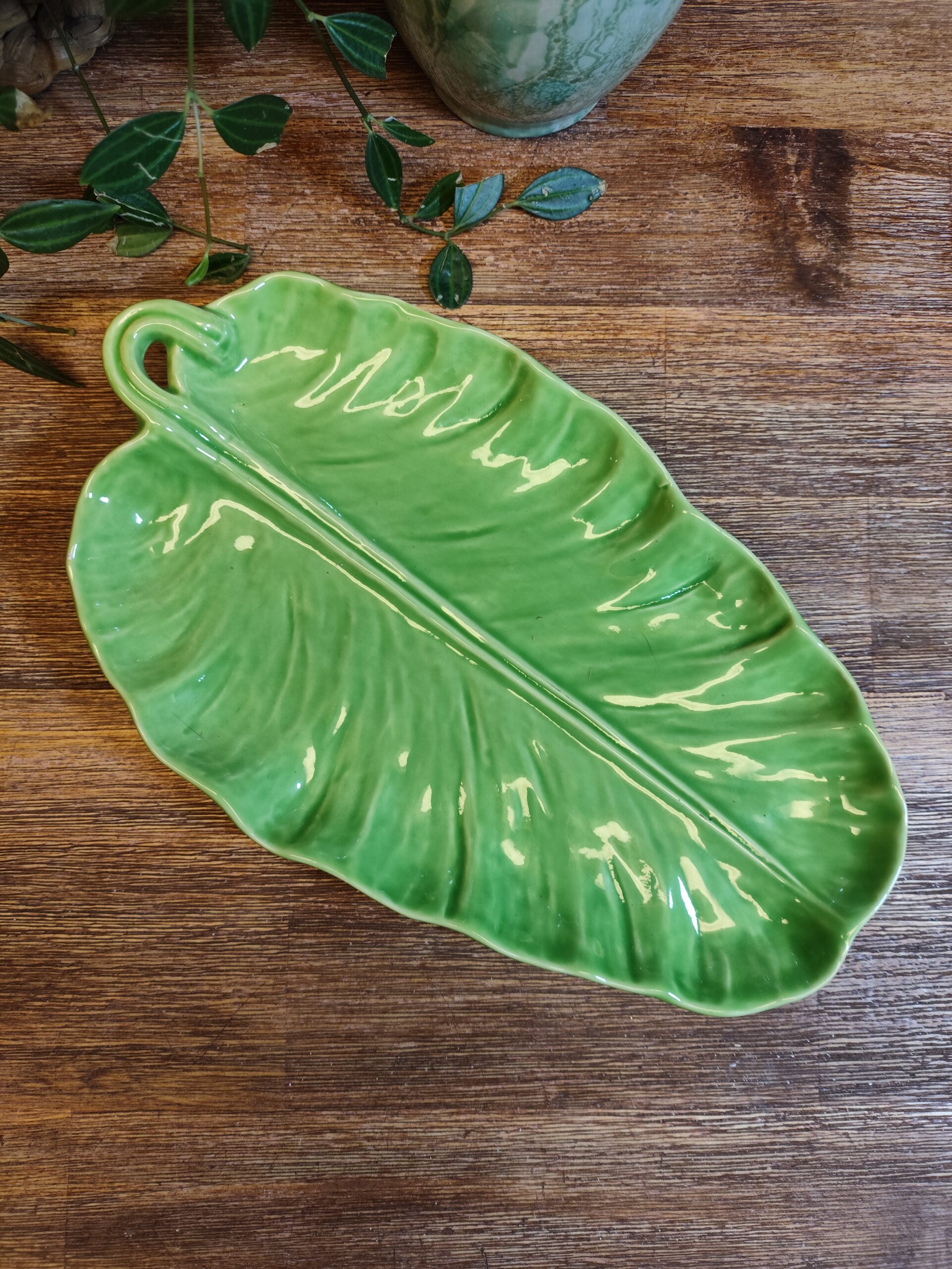 Coupelle feuille verte striée en céramique