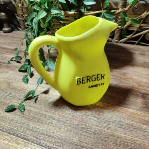 Pichet en Plastique Jaune “Berger Anisette”